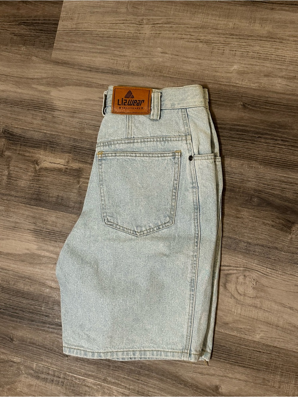 Vintage Liz Claiborne Liz Wear light wash denim shorts